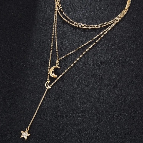 • Reina • Moon + Star Pendent Necklace - Picture 2 of 4